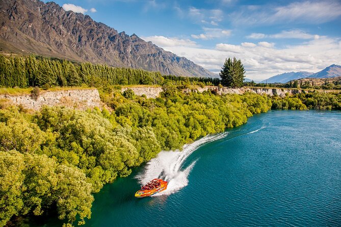 30-Minute High-Speed Thrill Queenstown Jet Boat Adventure - Music, commentary, and the driver’s role