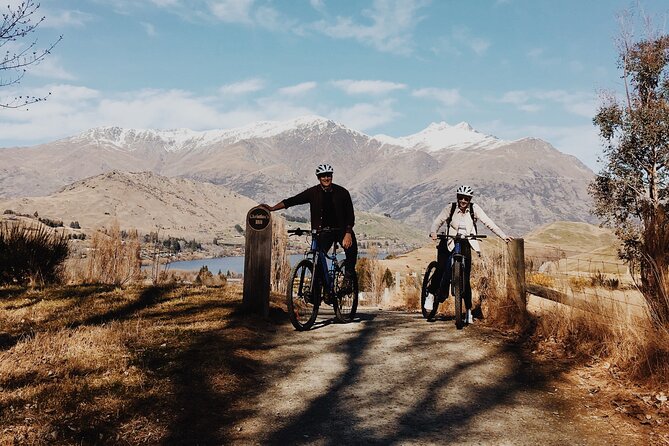 Arrowtown to Queenstown Bike Tour with Shuttle - Key points at a glance