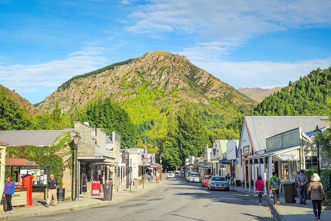 Best of Queenstown Guided Tour with Wine Tasting & Boat Cruise - Queenstown Hill gives you the big picture first