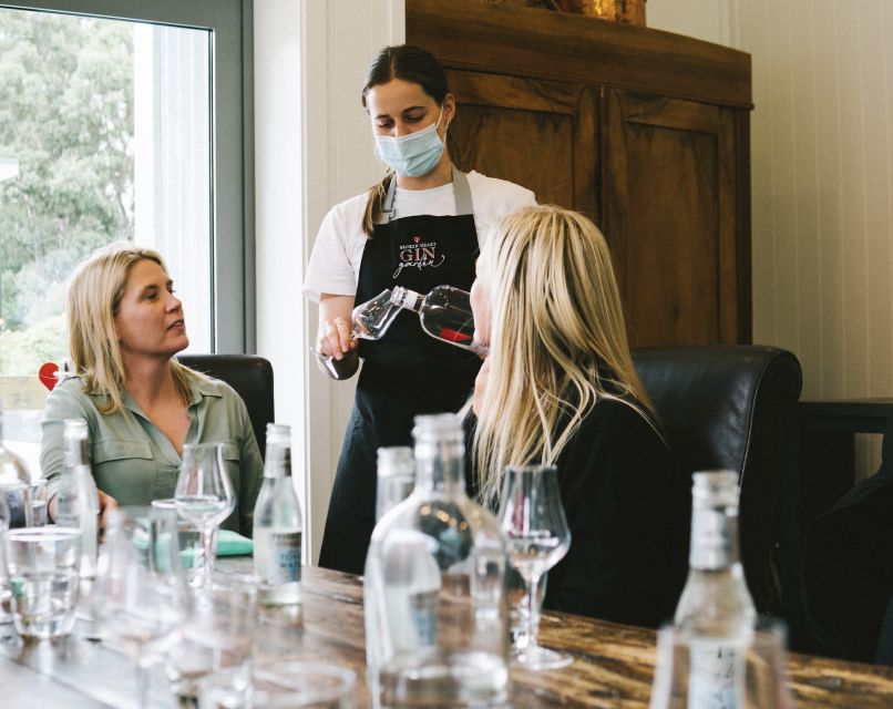 From Queenstown: Guided Gin Tour with Tastings - The first tasting: a gin cocktail and a gentle start