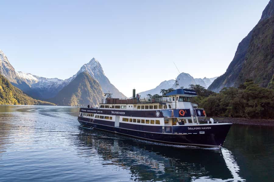 From Queenstown: Milford Sound Cruise and Coach Day Trip - From Queenstown to Te Anau beside Lake Whakatipu