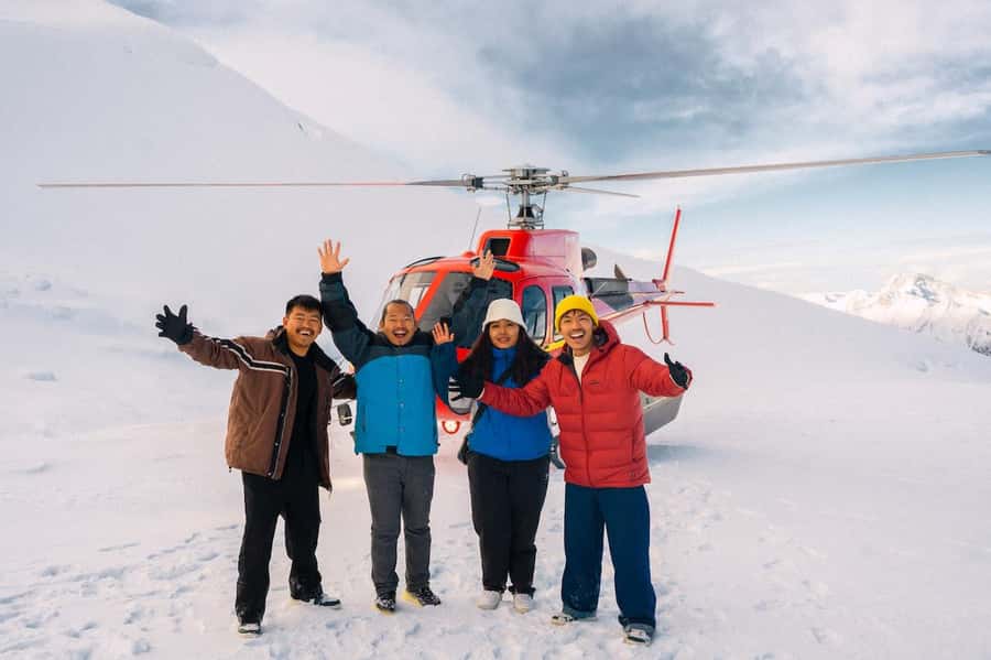 Glenorchy: 25-30 Minute Snow Landing Helicopter Experience - Lake Wakatipu and the 10-minute photo stop
