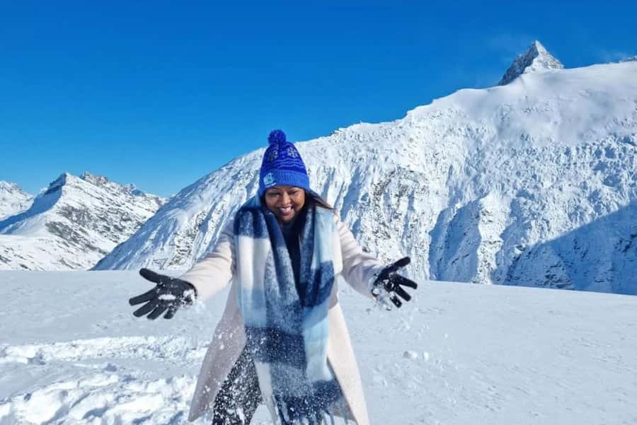 Glenorchy: 25-30 Minute Snow Landing Helicopter Experience - Stepping onto the alpine snow