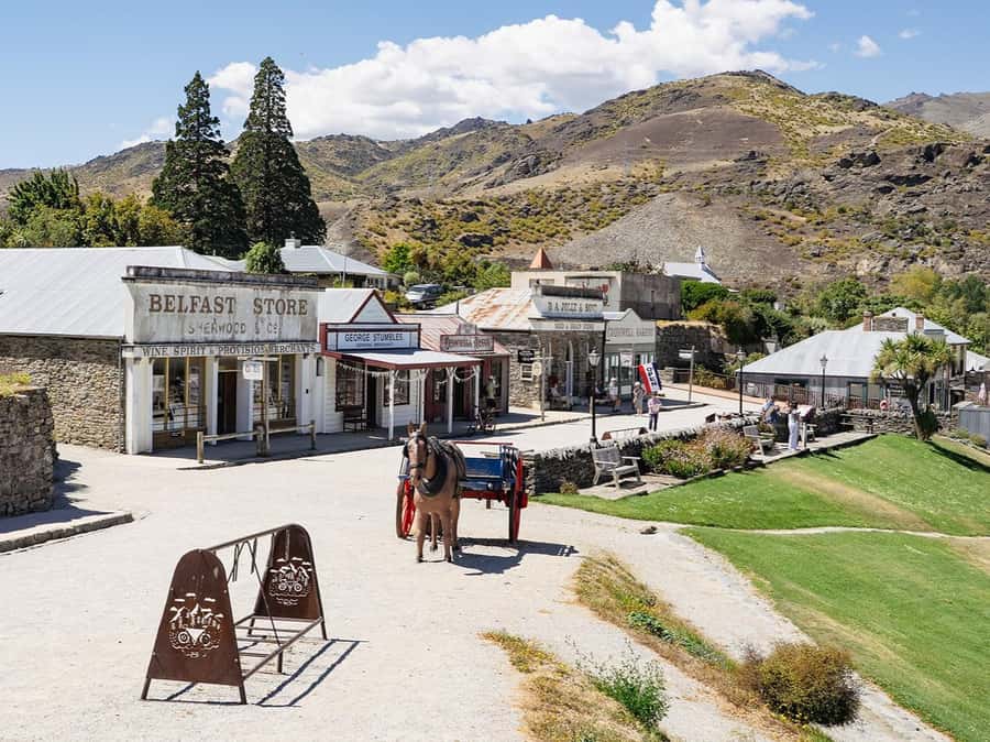 Gourmet Food and Wine Tour with Lunch and Wine Tastings - Arrowtown is a useful final stop