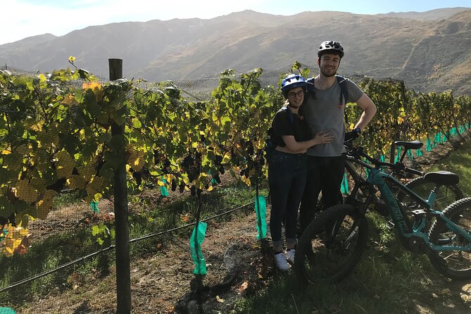 Guided eBike Wine Tour Ride to the Vines - A stop at the Kawarau Suspension Bridge