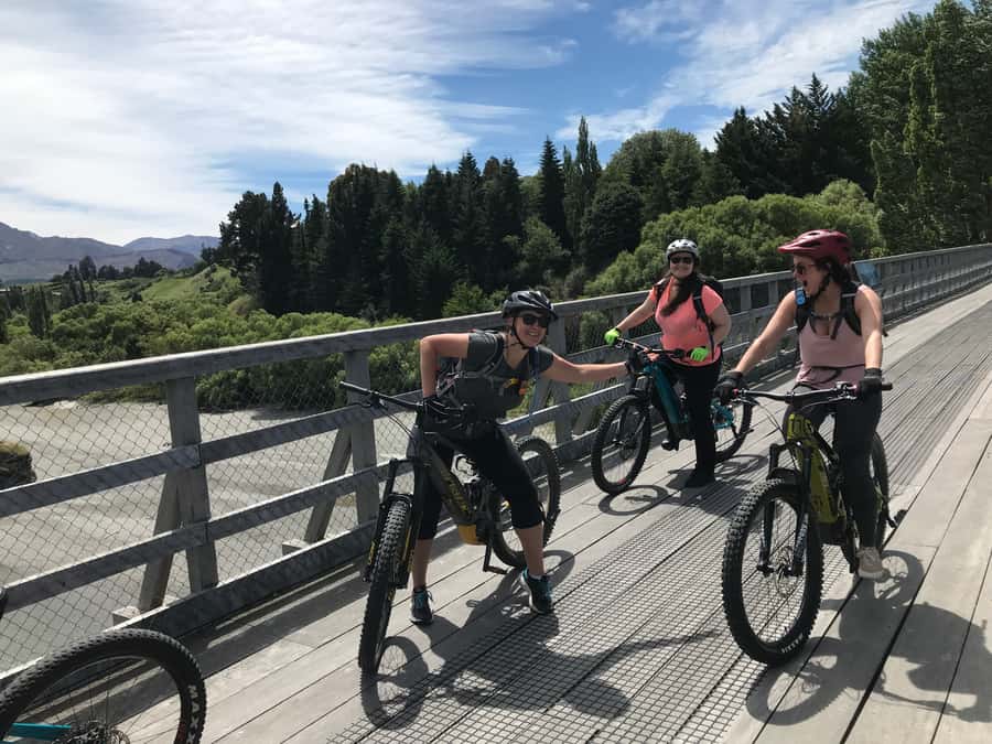 Guided Scenic E-bike Tour - Ride to the Lake - Reaching the lake and hearing local stories