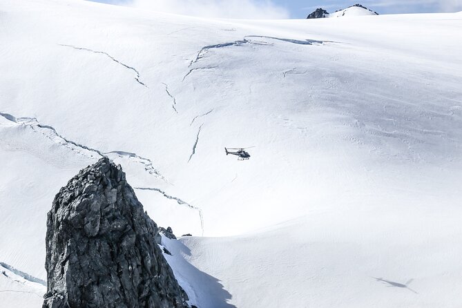 Helicopter Tour Including Glacier Landing from Queenstown - The flight to an ancient glacier
