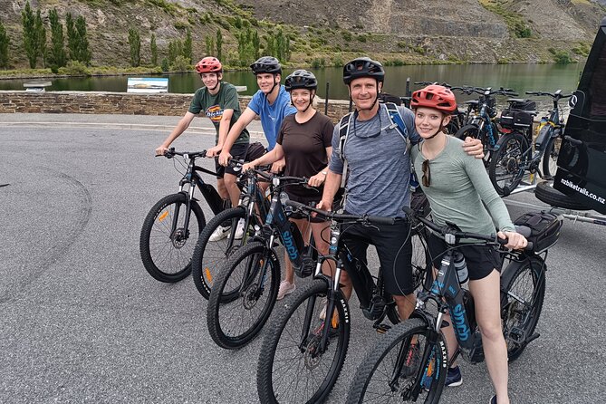 Lake Dunstan Cycleway Bike Rental With Return Luxury Shuttle - Finishing in historic Clyde