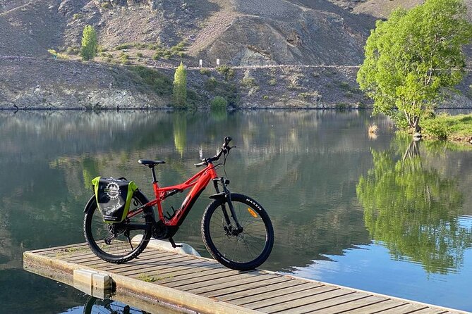 Lake Dunstan Discovery Day Tour by eBike with Shuttle - Cromwell setup and the ride to Clyde