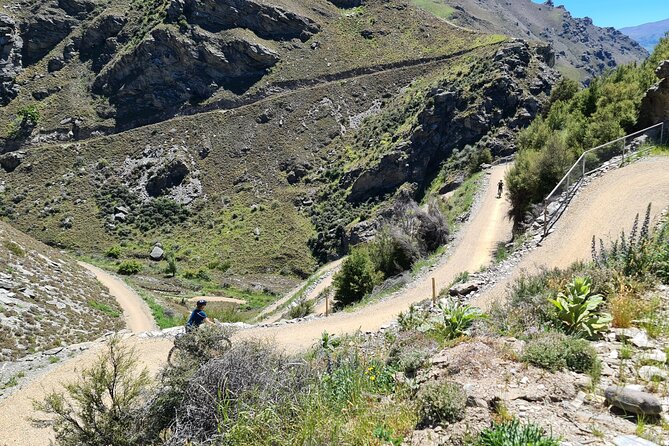 Lake Dunstan E Bike Trail Activity - Turquoise water and Central Otago’s big sky