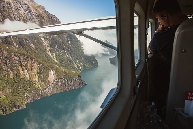 Milford Sound Cruise with Round-Trip Flights from Queenstown - The outward flight across Fiordland