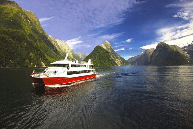 Milford Sound Flight and Cruise ex Queenstown - The first flight over Queenstown and the Southern Alps