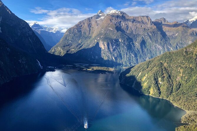 Milford Sound Highlights - 204 - The flight over rivers, peaks, and glaciers