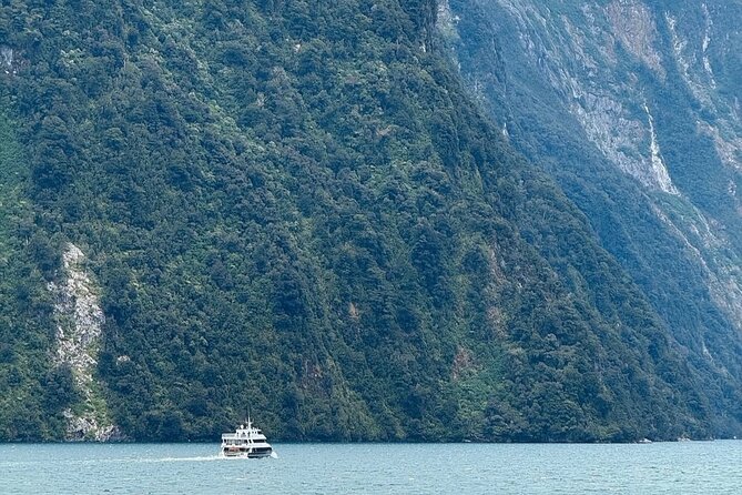 Milford Sound Private Day Trip from Queenstown via Te Anau - A private route from Queenstown to Fiordland