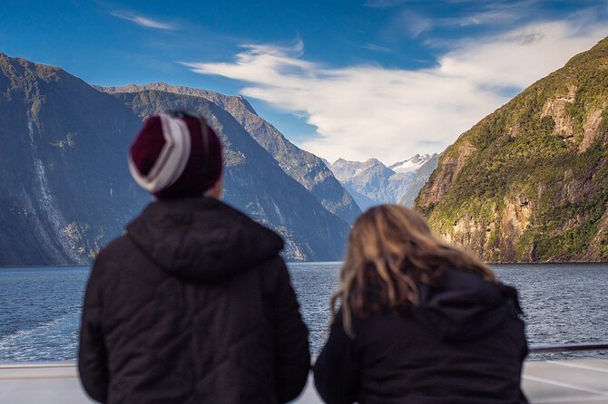 Milford Sound Small Group Tour, Cruise & Picnic Lunch - Eglinton Valley puts the scale into perspective