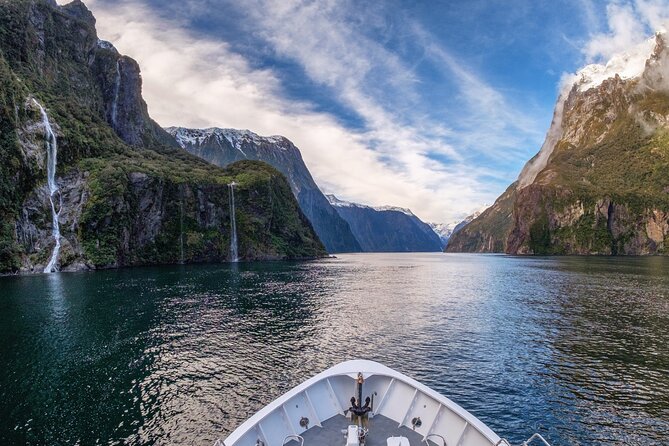 Milford Sound Tour from Queenstown with Cruise - The Milford Haven cruise is the day’s centerpiece