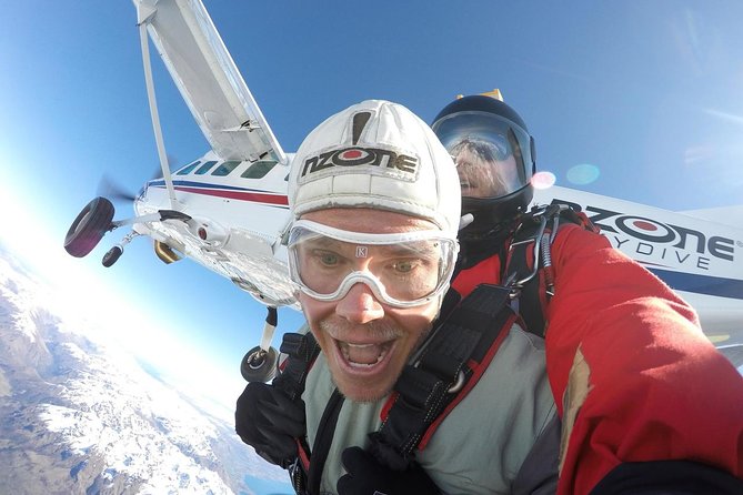NZONE Skydive Queenstown - Free-fall over Lake Wakatipu