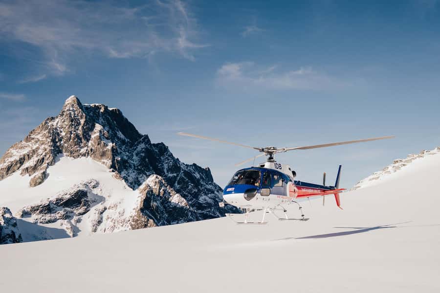 Queenstown: 50-Minute Southern Glacier Helicopter Flight - Flying from Queenstown toward Mount Aspiring