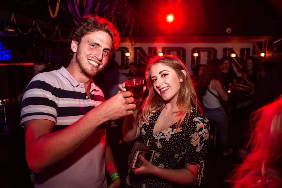 Queenstown: Bar Crawl with 5 Free Shots and Pizza - Games, prizes, and an easier way to meet people