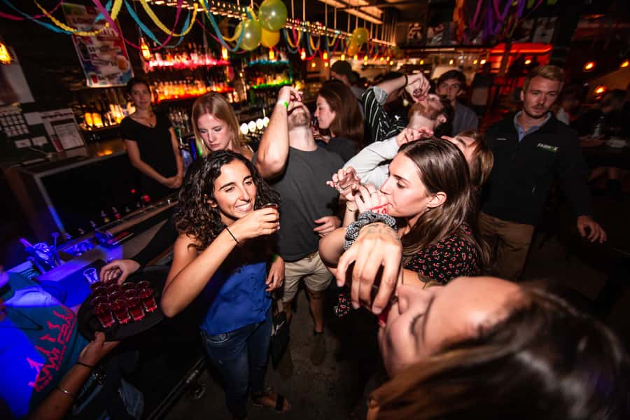 Queenstown: Bar Crawl with 5 Free Shots and Pizza - What the guides add to the night