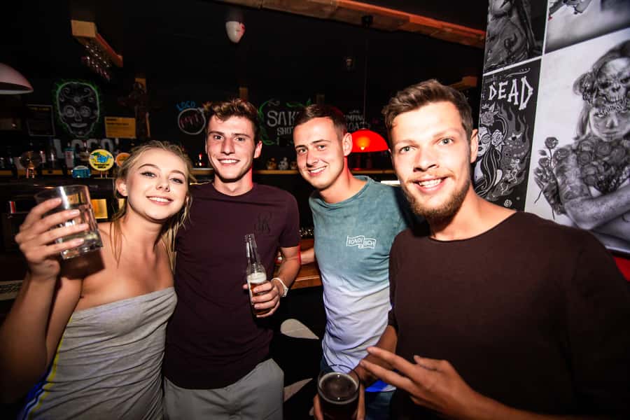 Queenstown: Bar Crawl with 5 Free Shots and Pizza - Starting at The London next to Fergburger