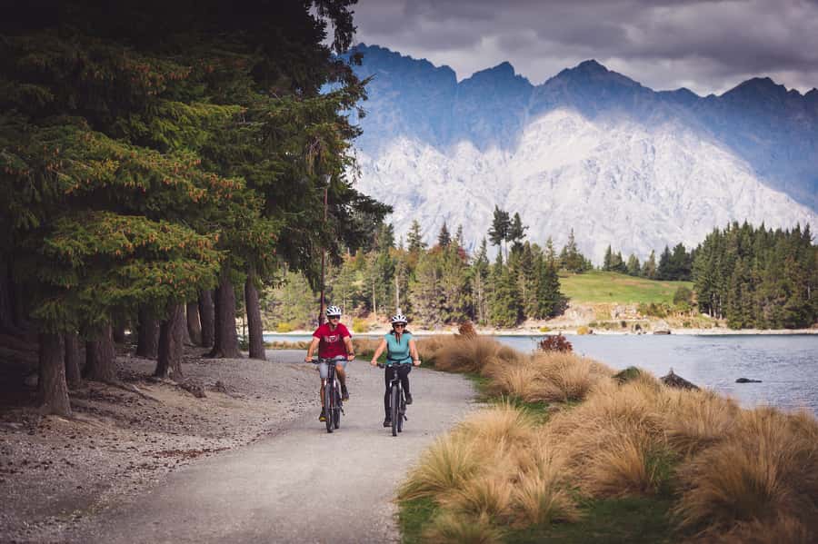 Queenstown: E-bike Hire on the Queenstown Trail - Following Lake Whakatipu toward Frankton