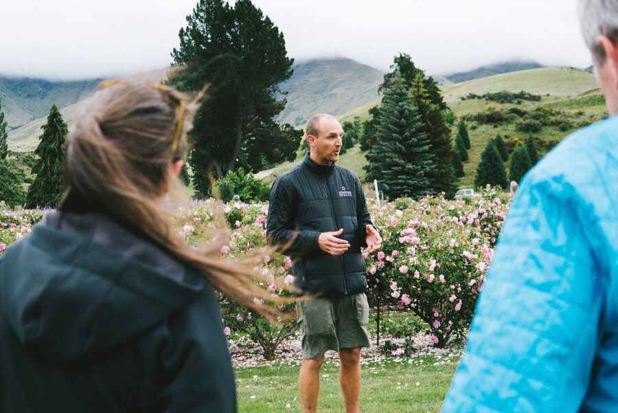 Queenstown: Helicopter Flight and Gin Tasting Tour - A mountaintop gin tasting above Queenstown
