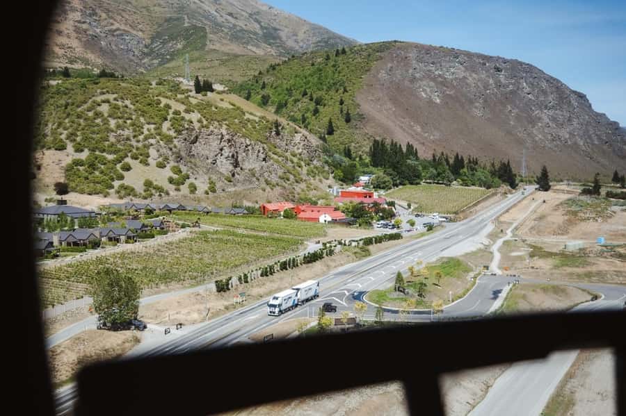 Queenstown: Helicopter & Wine Tasting Tour - Kinross Cottages and the lunch decision