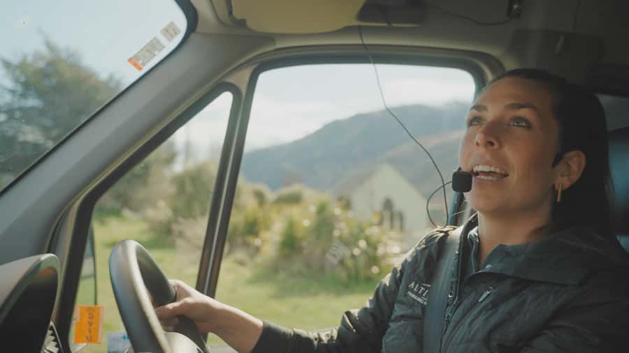 Queenstown: Helicopter & Wine Tasting Tour - The Mercedes van and group size