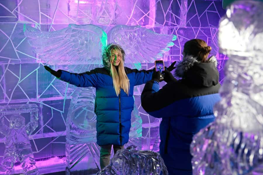Queenstown: Ice Bar Entry with Warm Winter Gear and Drink - What the $35 ticket actually buys you