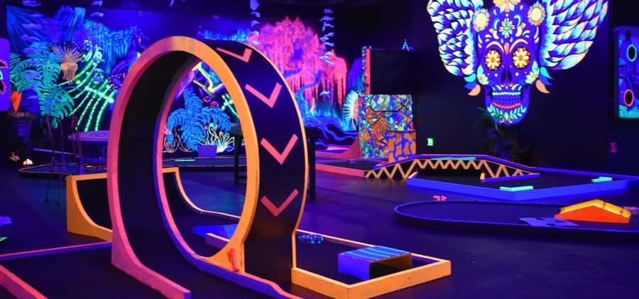 Queenstown: Indoor Putt 'n' Glow Mini Golf - A glow-in-the-dark start at Thrillzone Queenstown