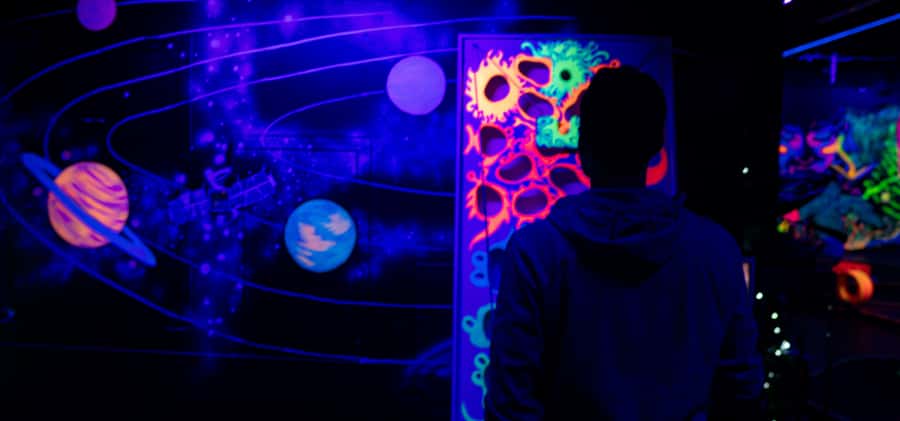 Queenstown: Indoor Putt 'n' Glow Mini Golf - Rearrange the obstacles and change the rules