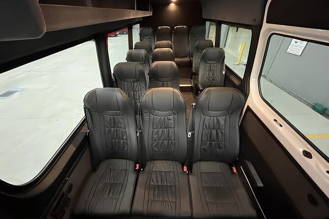 Queenstown International Airport To and From City Center Transfer - The 30 to 40 minute ride into town