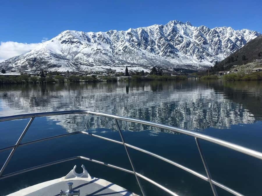 Queenstown: Lake Wakatipu Scenic Cruise - Commentary from captains Troy and Dan