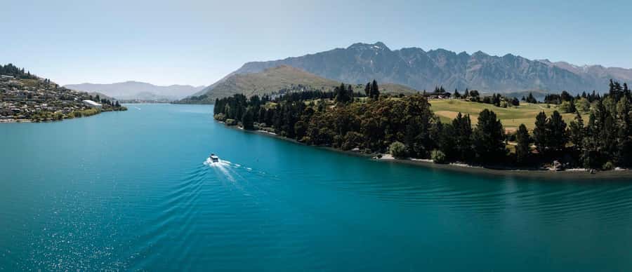 Queenstown: Lake Wakatipu Scenic Cruise - The Remarkables, Cecil Peak, and Kelvin Heights