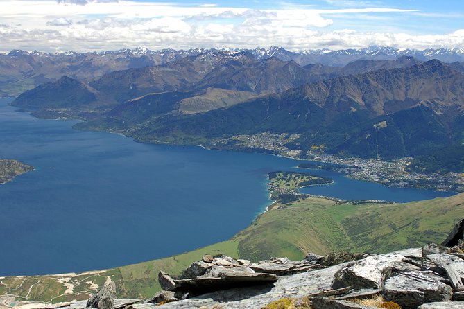 Queenstown Memories Helicopter Flight - Flying above Lake Wakatipu and the Remarkables