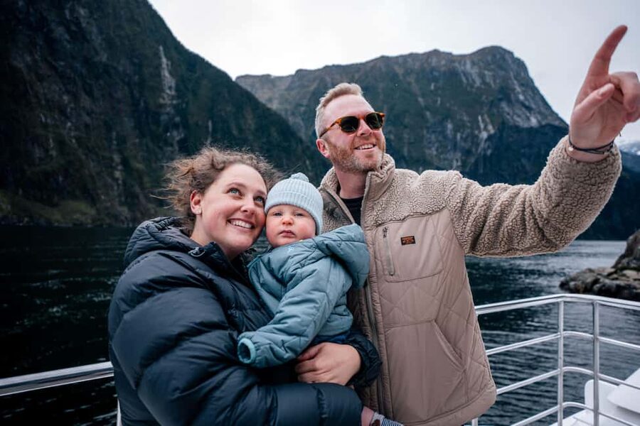 Queenstown: Milford Sound Coach & Cruise Full-Day Trip - Wildlife and weather on the water