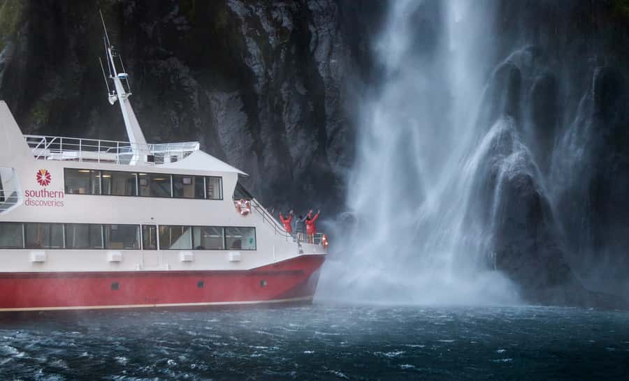 Queenstown: Milford Sound Flight and Cruise - The 1-hour-45-minute cruise beneath Mitre Peak