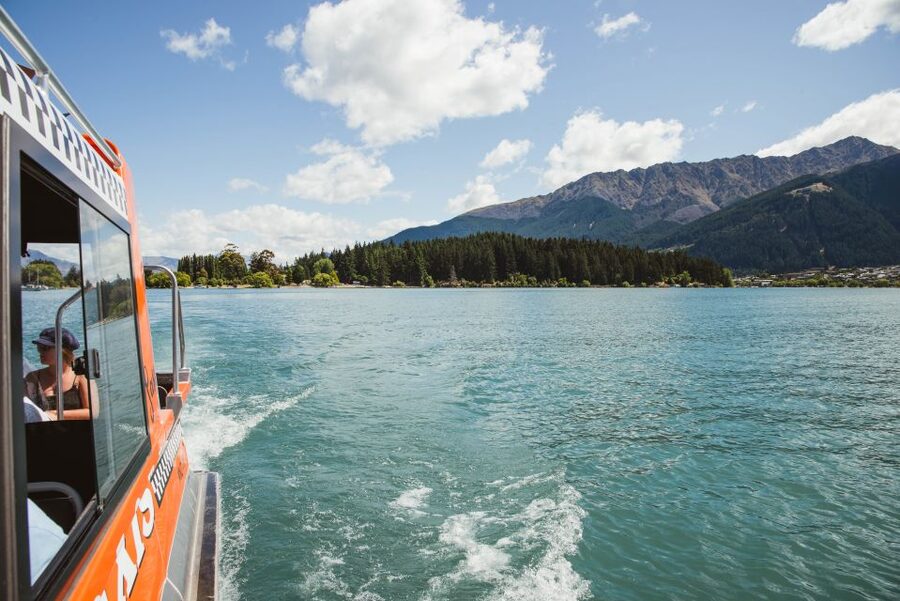 Queenstown: Scenic Highlights, Tour with Wine & Lake Cruise - Watching bungy jumpers at Kawarau Bridge