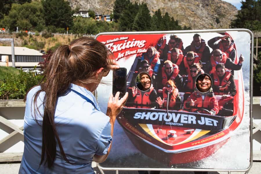 Queenstown: Scenic Highlights, Tour with Wine & Lake Cruise - Starting above Queenstown with a wide view