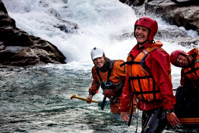 Queenstown Shotover River White Water Rafting - Deep Creek and the first paddle practice
