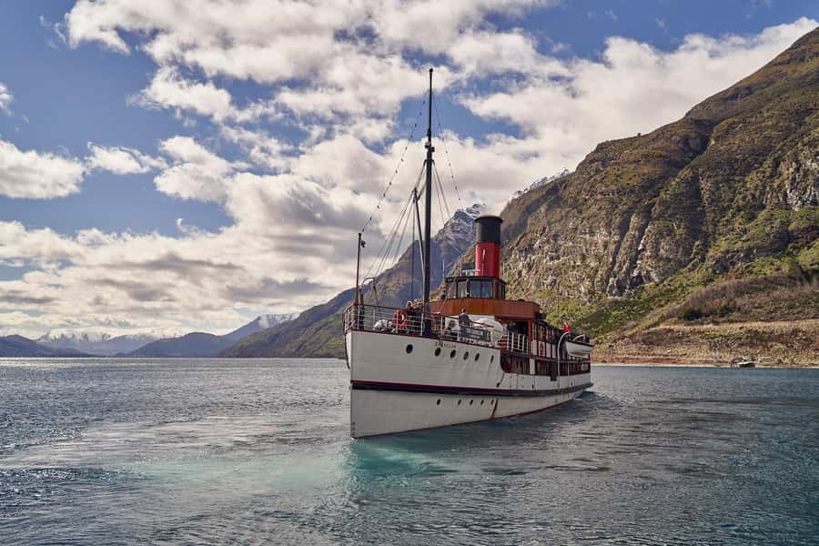 Queenstown: TSS Earnslaw Cruise of Lake Whakatipu - Why the TSS Earnslaw is more than a sightseeing boat