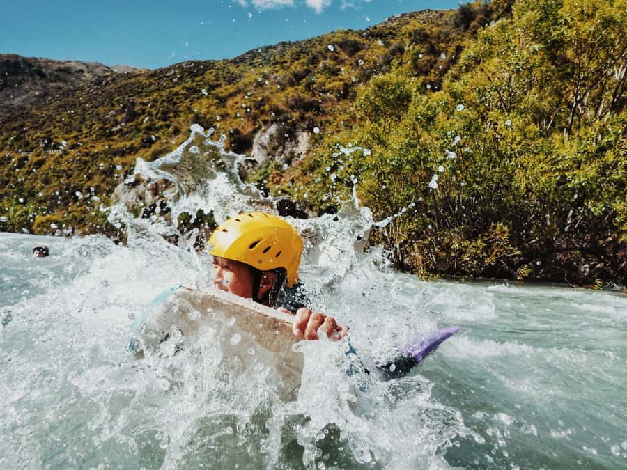 Queenstown: White Water Surfing Along the Kawarau River - Why the Kawarau makes a fine natural racecourse
